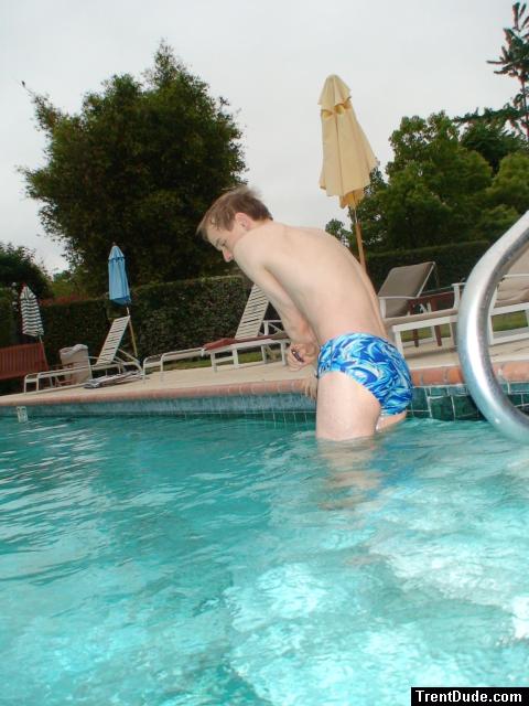 DSC00032_blue_splash_speedo_trentdude_dot_com.jpg
