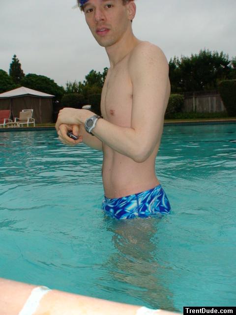 DSC00072_blue_splash_speedo_trentdude_dot_com.jpg