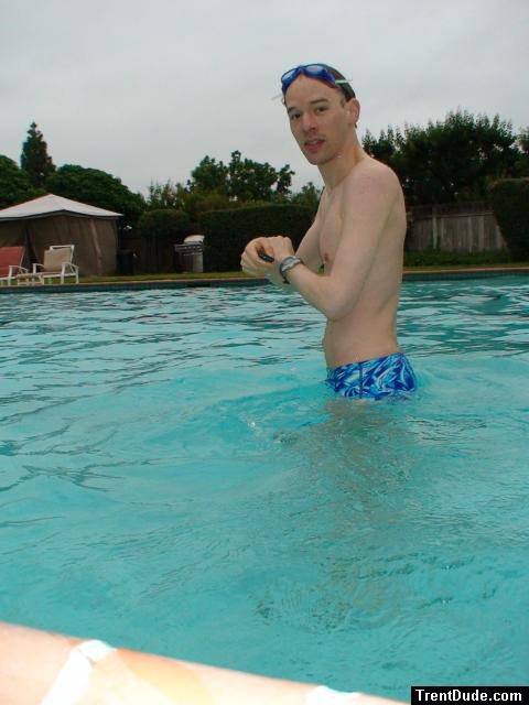 DSC00074_blue_splash_speedo_trentdude_dot_com.jpg
