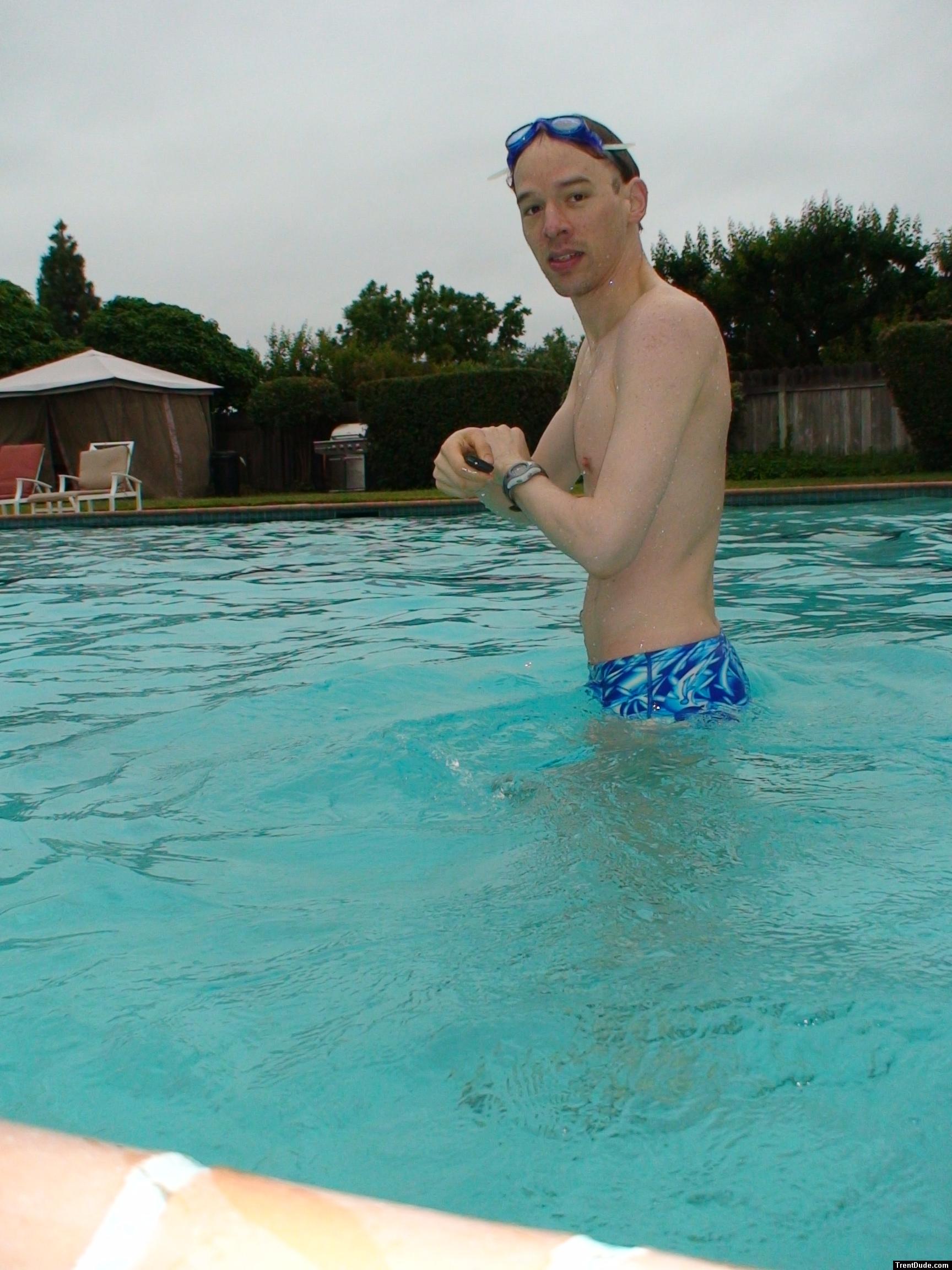 DSC00074_blue_splash_speedo_trentdude_dot_com.jpg