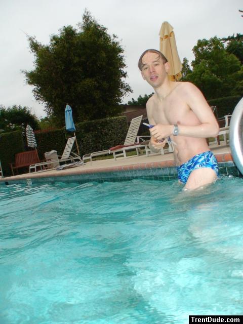 DSC00079_blue_splash_speedo_trentdude_dot_com.jpg