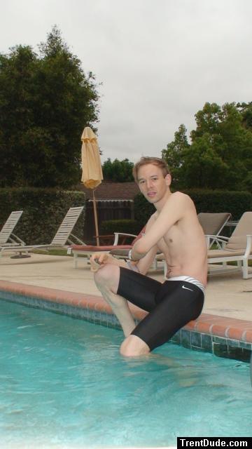 Nike Swim Swift Jammer  • 100% Silicone gasket
• 70% Polyester / 30% Spandex body (from SwimOutlet.com) (best)