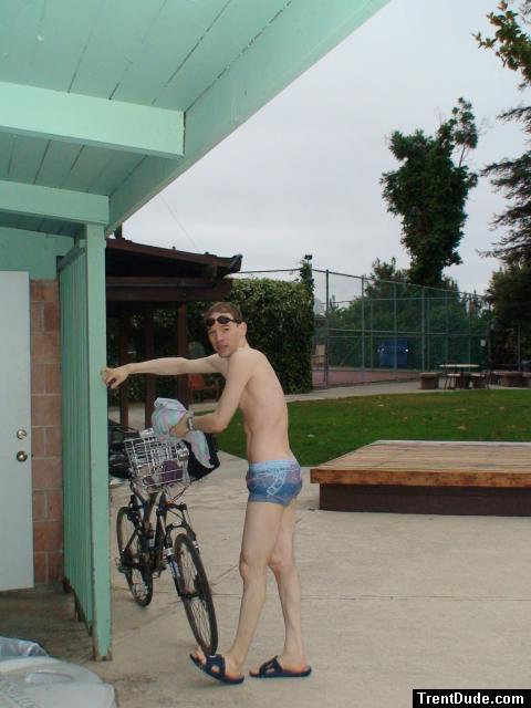 Ibiza Swim brief from Ami Sanzui.com (drying off after a swim)