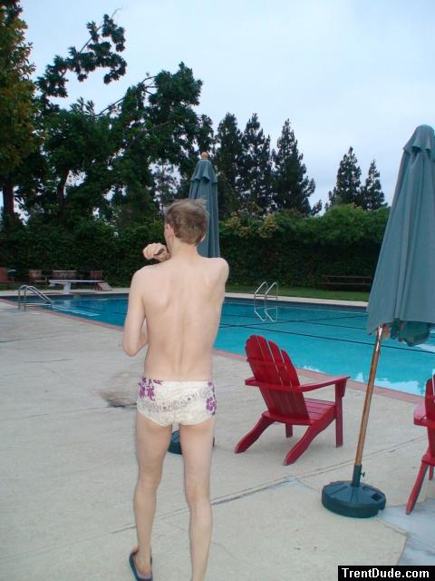 Mexicano swim brief from Ami Sanzuri.com (legs,rear)