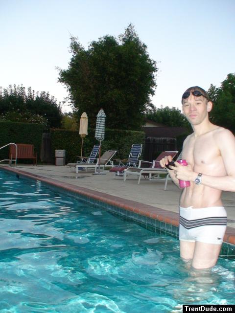 DSC01125-white-square-leg-speedo-trentdude-dot-com.jpg