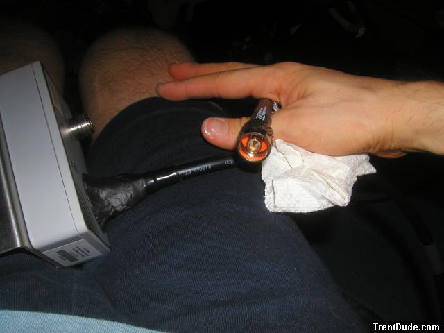 Resting an antenna on the leg - closeup