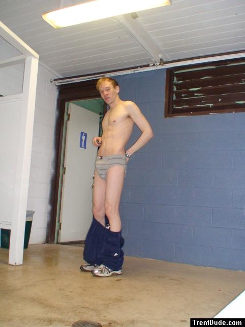 Trying to model a slighly large grey tommy hilfiger brief