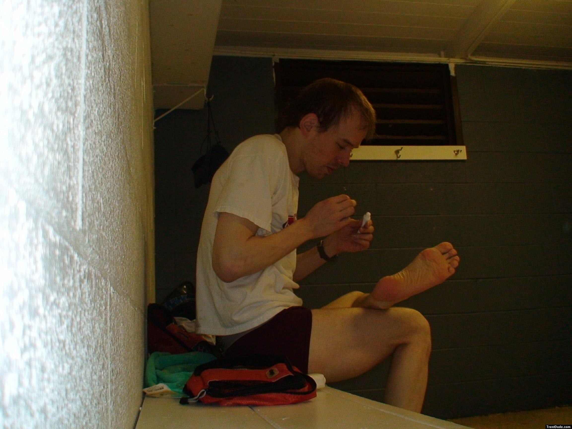 red hanes, feet