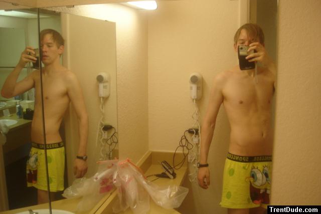 Spong bob boxers in two mirrors