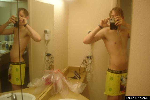 Spong bob boxers in two mirrors