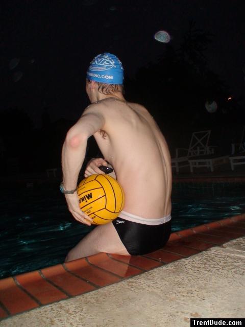 Rear on the wall, Thinking about a game of water polo