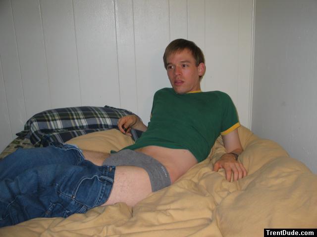 relaxing in  Quiksilver Jeans, green shirt, grey hanes comfort fit