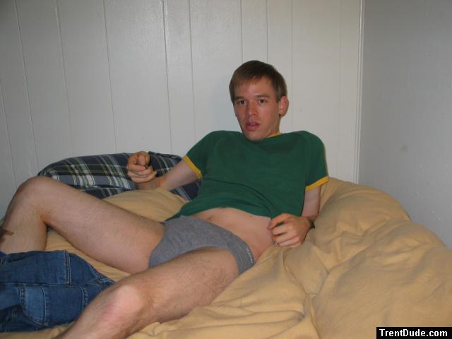 relaxing in  Quiksilver Jeans, green shirt, grey hanes comfort fit