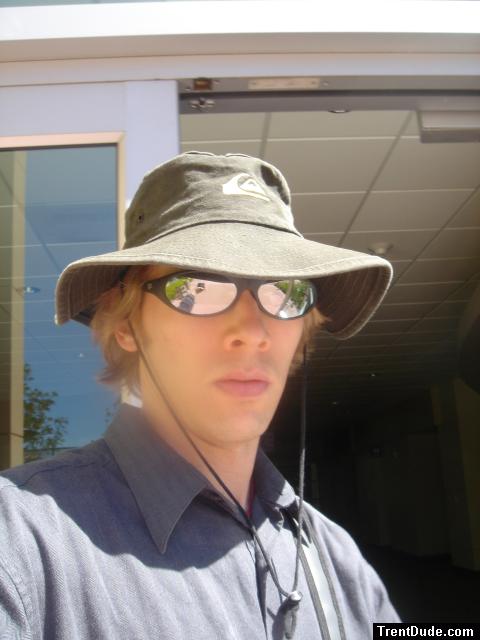 Quiksilver hat and sunglasses 3