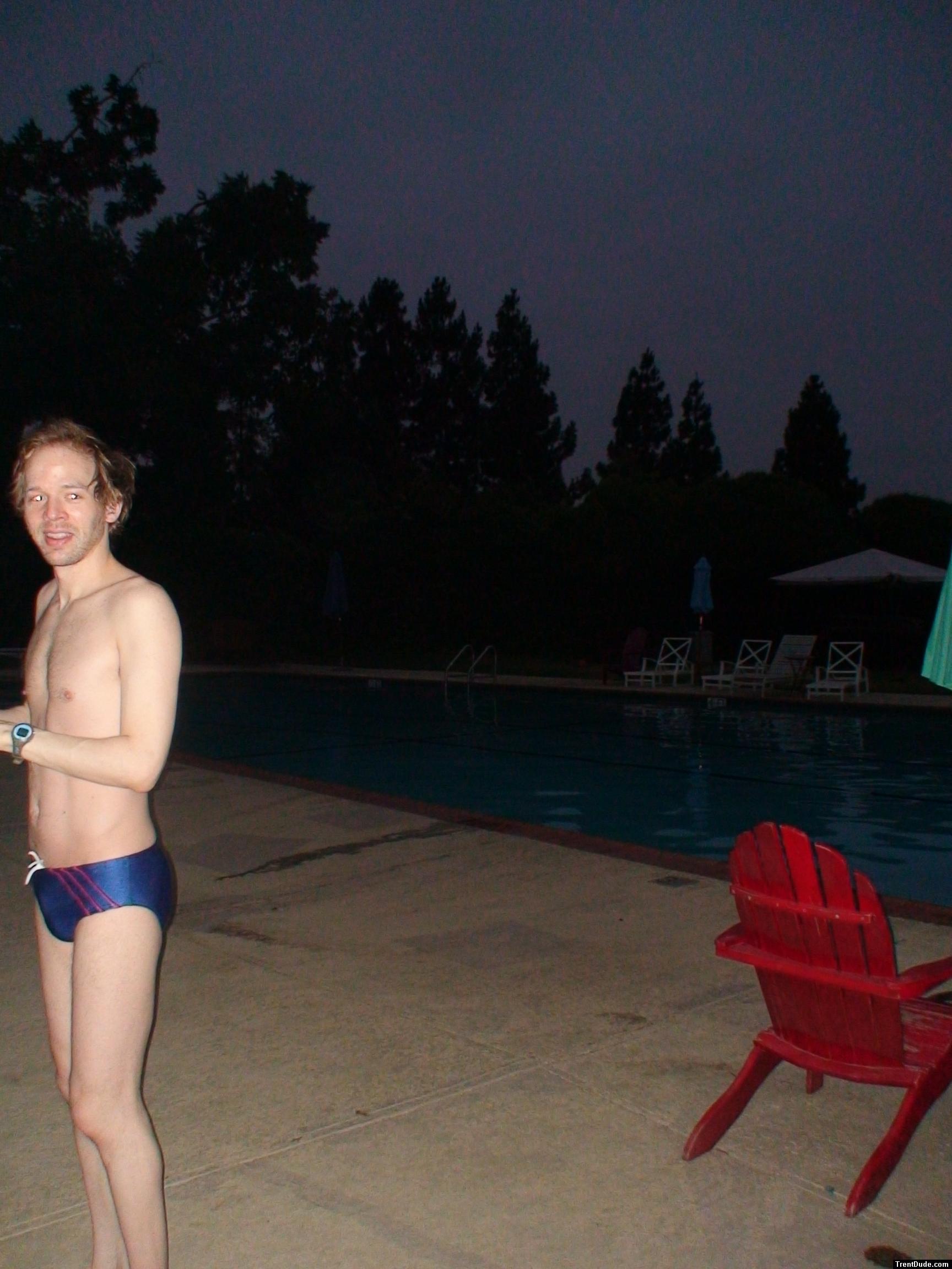 Blue speed / red stripe morning swim
