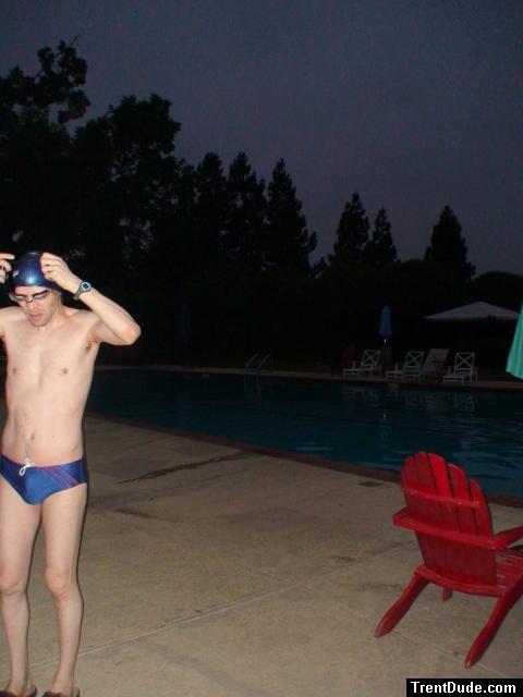 Blue speed / red stripe morning swim