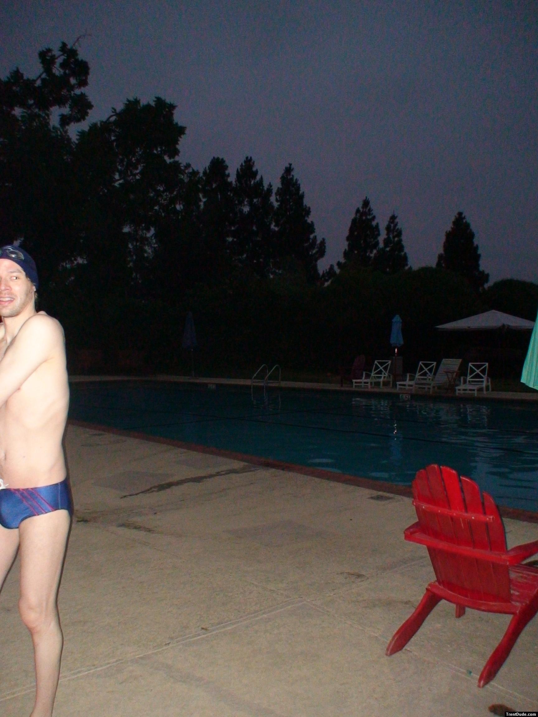 Blue speed / red stripe morning swim