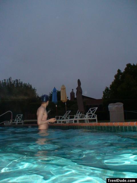 Blue speed / red stripe