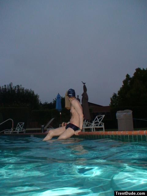 Blue speed / red stripe