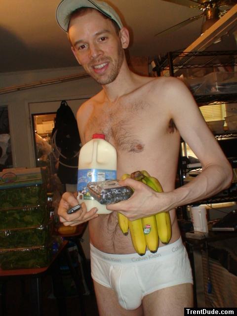 smoothie :  organic bananas,  organic blueberries, and  organic raw milk