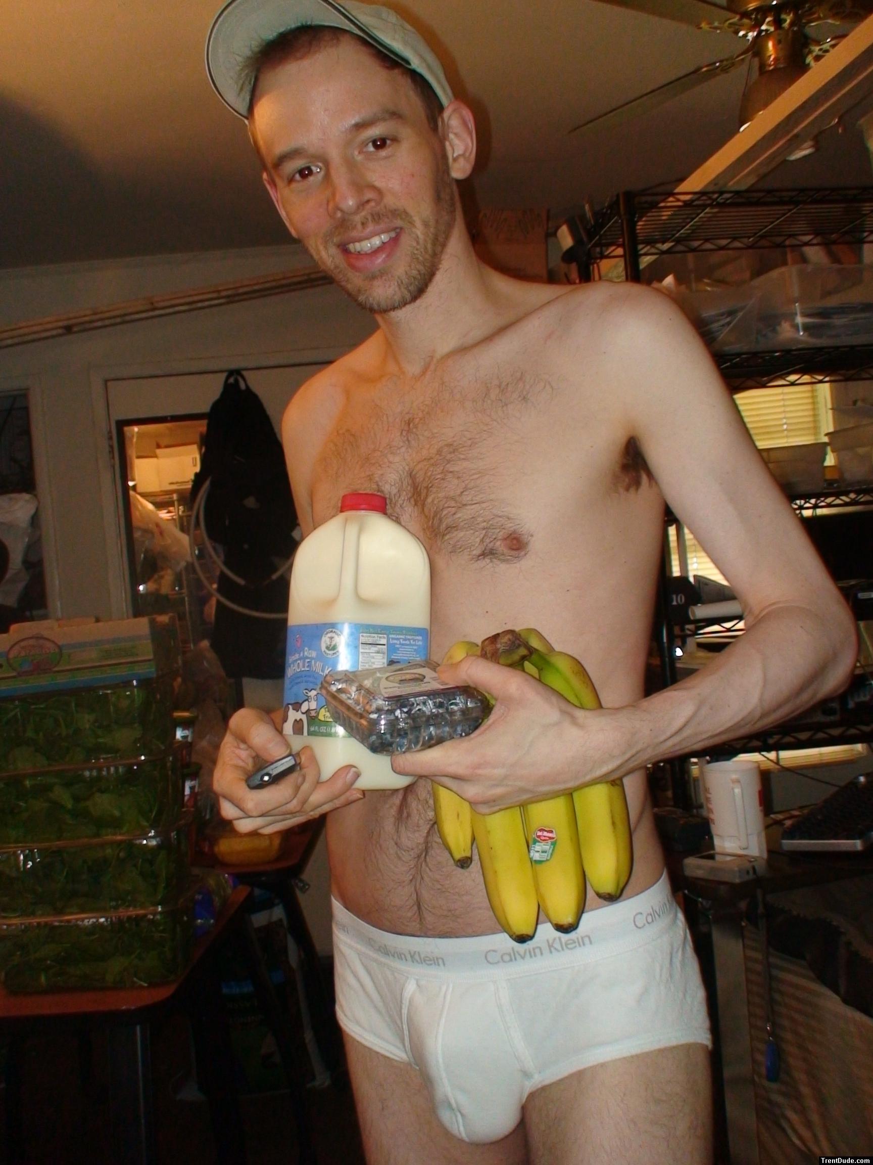 smoothie :  organic bananas,  organic blueberries, and  organic raw milk