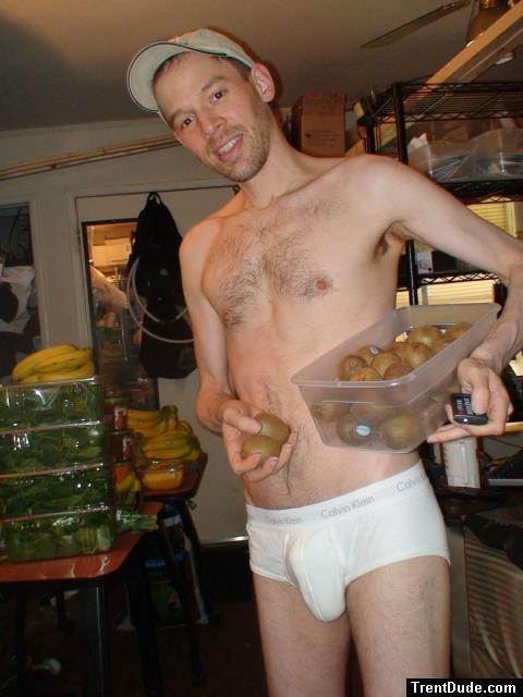 Unable to contain those enormous kiwis