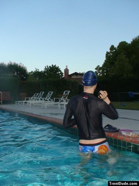 Honolua Rash guard size Medium - 91% Nylon, 9% Spandex - Made in Mexico.