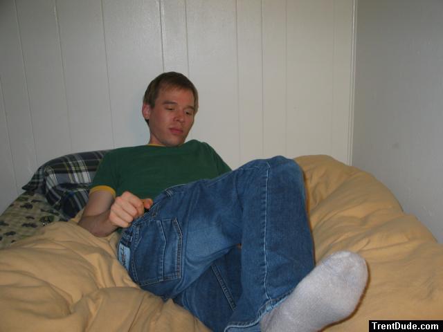 relaxing in  Quiksilver Jeans, green shirt