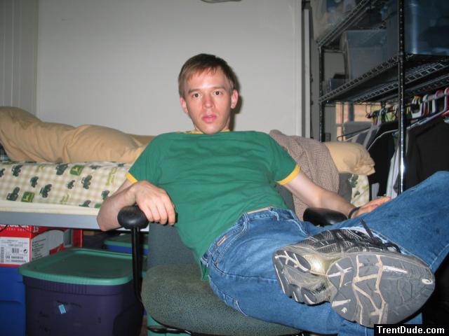 Quiksilver Jeans, Green shirt, black Asics gel shoes