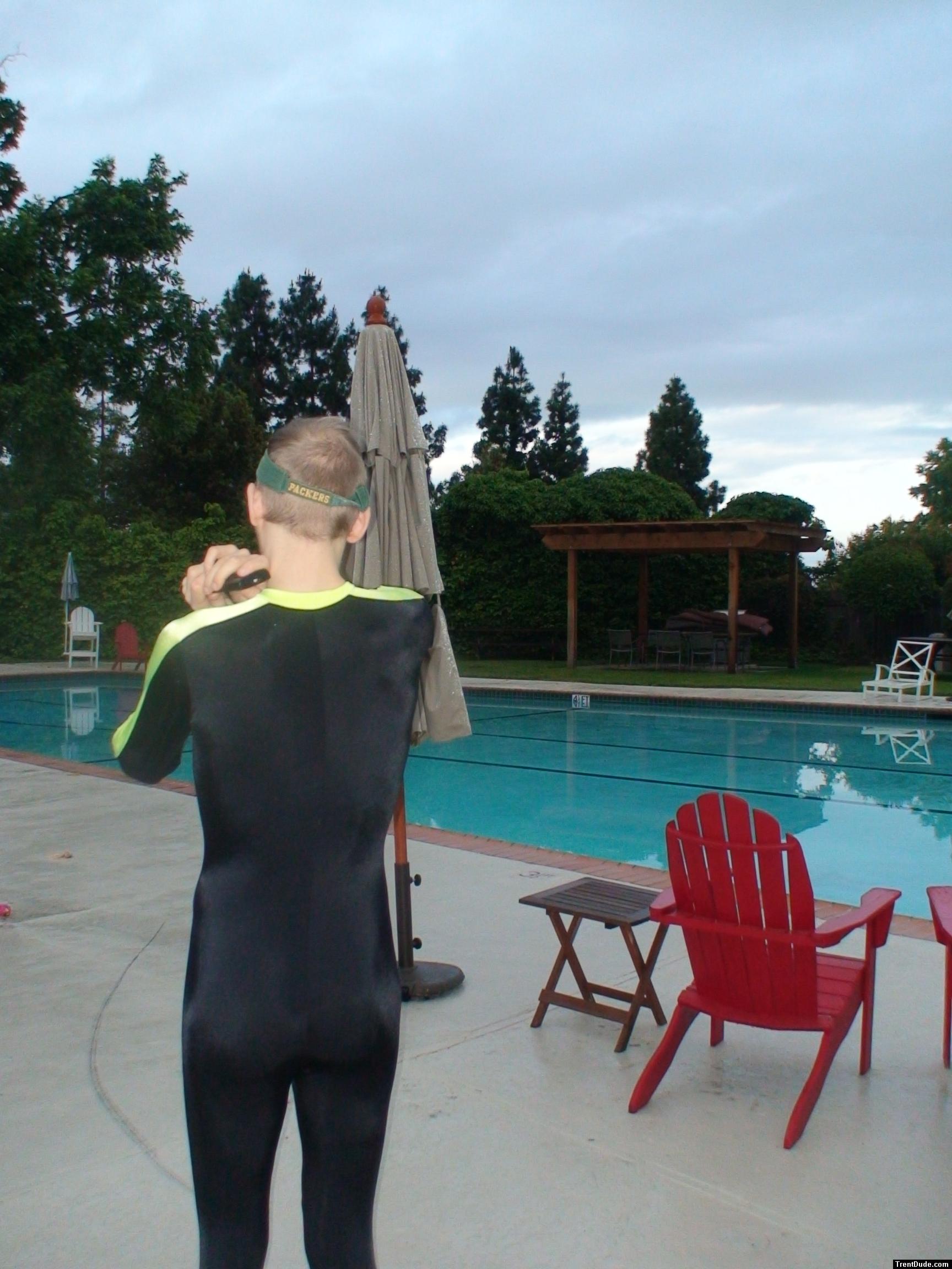 This is a very lite wetsuit that protects from UV rays