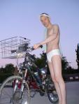 sensitive to vibrations on the bike (with a bag of peanuts in the basket)