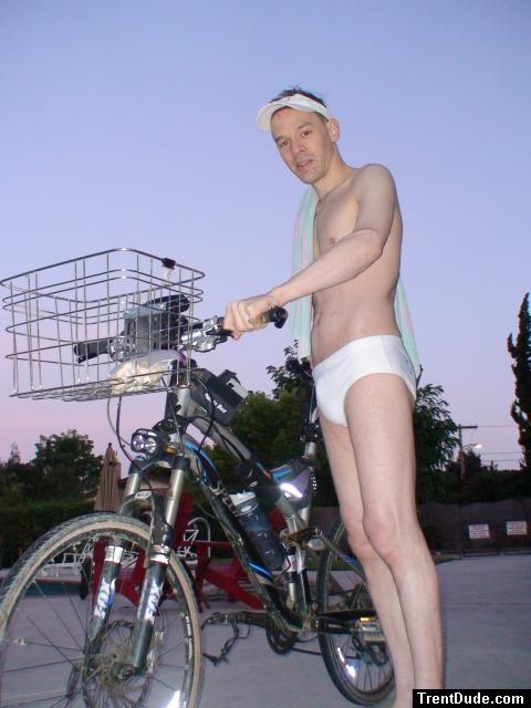 sensitive to vibrations on the bike (with a bag of peanuts in the basket)