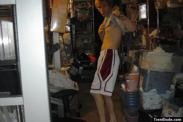 HSHIRTLESS-WHITEPANTS