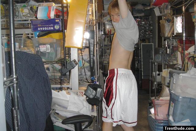 HSHIRTLESS-WHITEPANTS