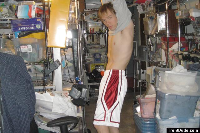 HSHIRTLESS-WHITE PANTS