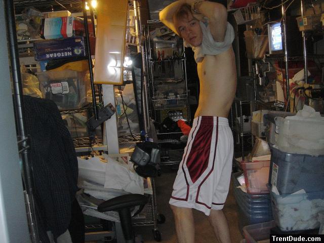 H-SHIRTLESS WHITE PANTS