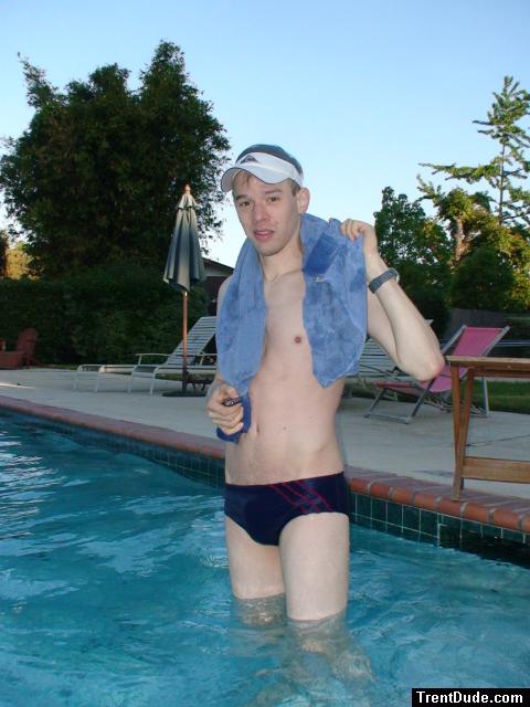Drying off - Blue/Red stripes Speedo