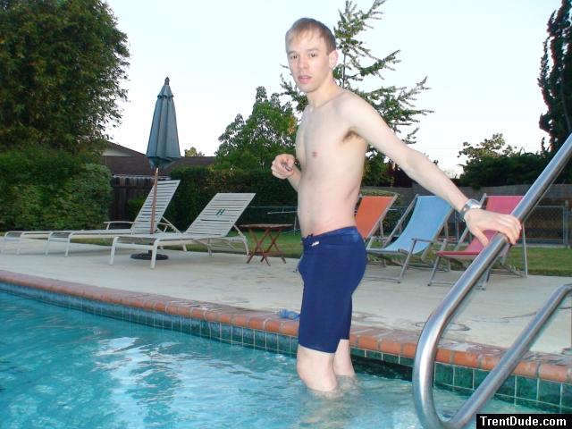 Swimmer in blue Dolphin jammer tights