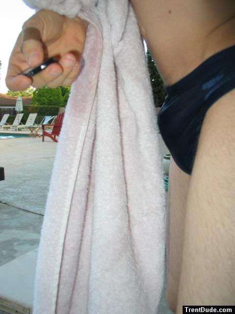 Closeup of the speedo logo (Speedo Solar 1" Swim Brief from Macys.com)