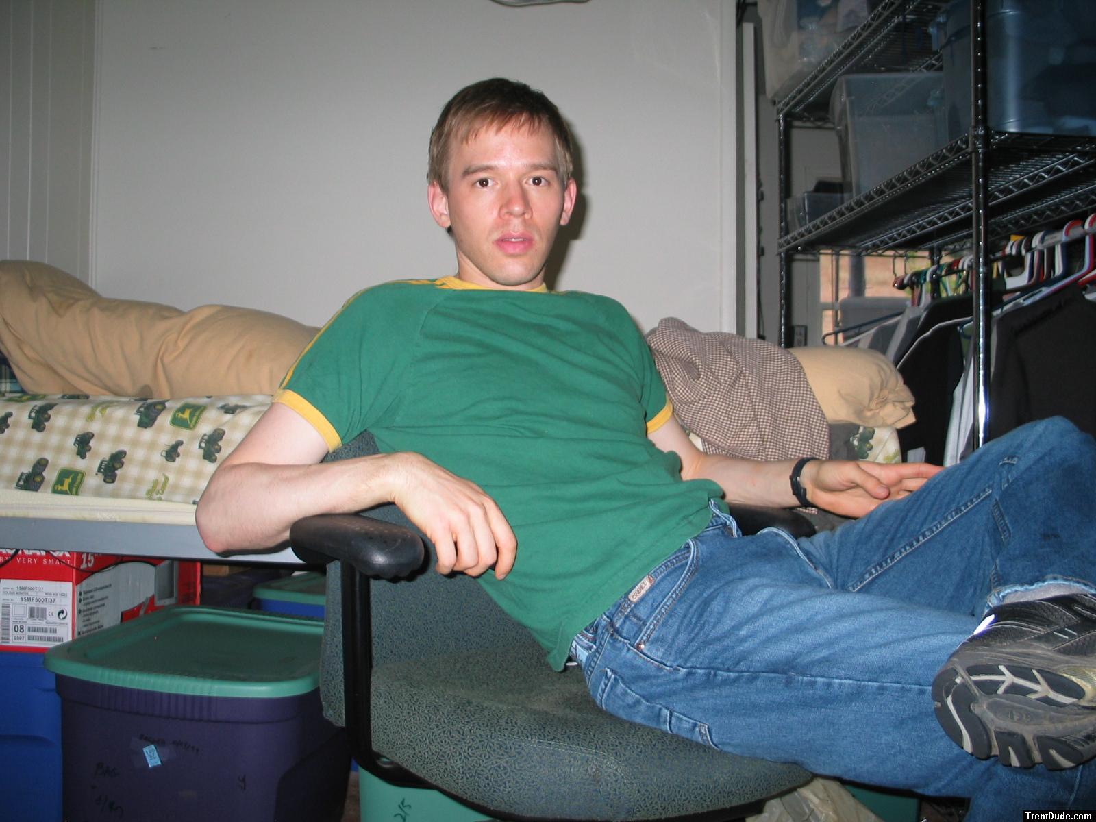 Quiksilver Jeans, Green shirt, black Asics gel shoes