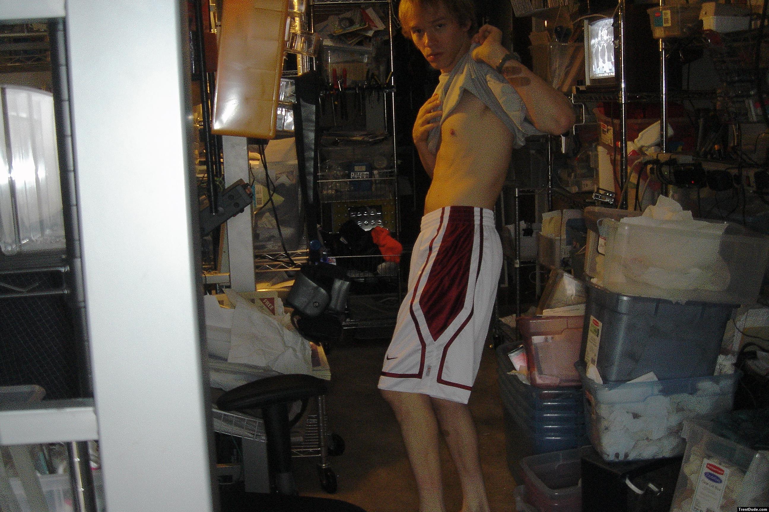 HSHIRTLESS-WHITEPANTS