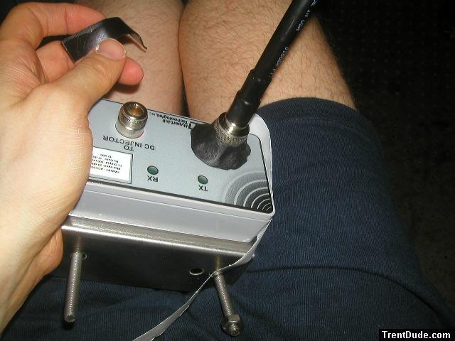 Resting an antenna on the leg - closeup