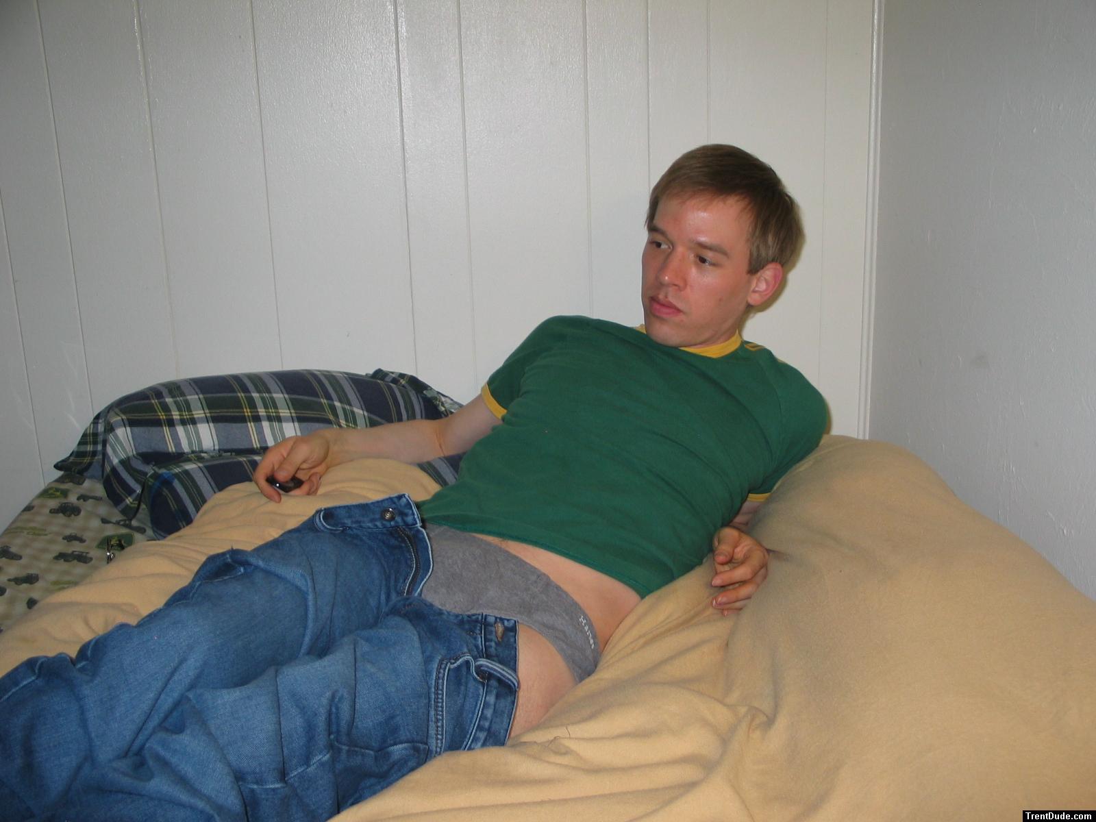 relaxing in  Quiksilver Jeans, green shirt, grey hanes comfort fit