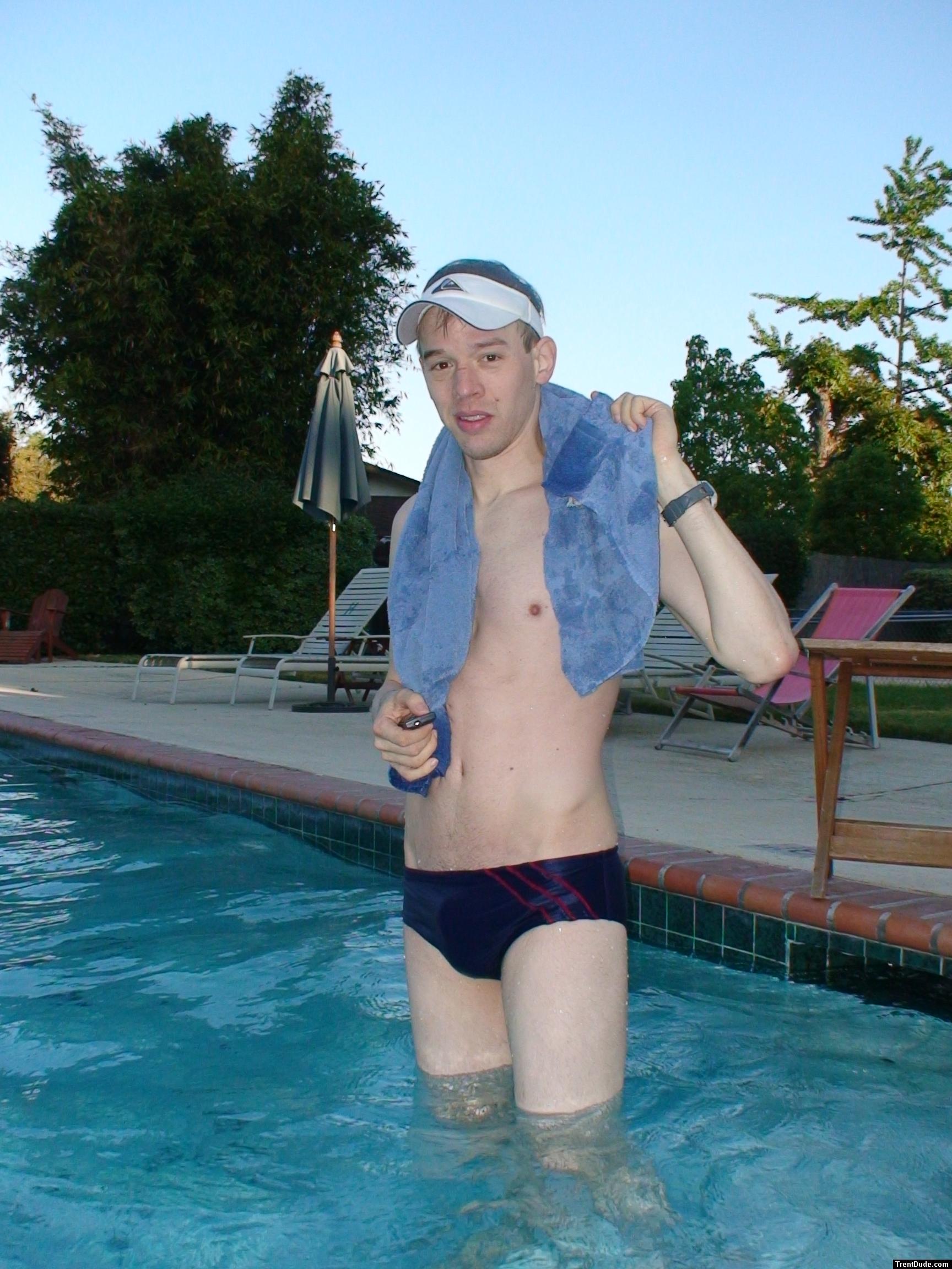 Drying off - Blue/Red stripes Speedo