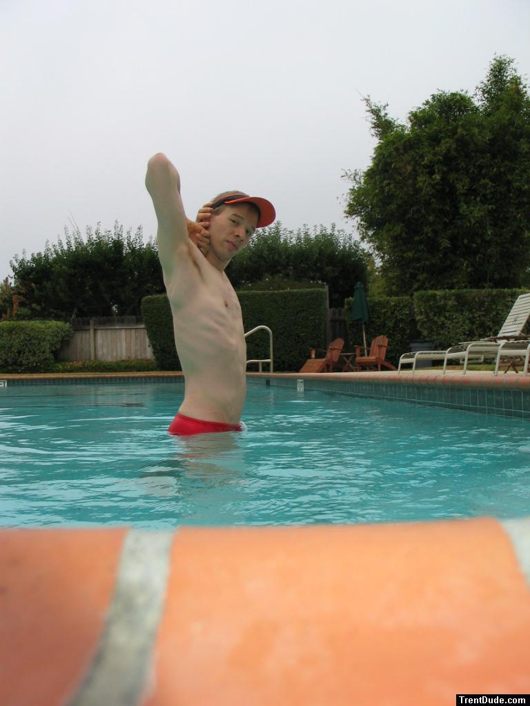 showing his armpit