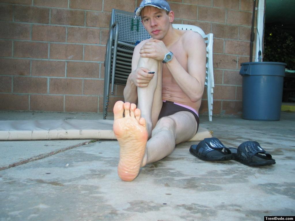 Swimmer feet closeup in an Ami Sanzuri swim brief