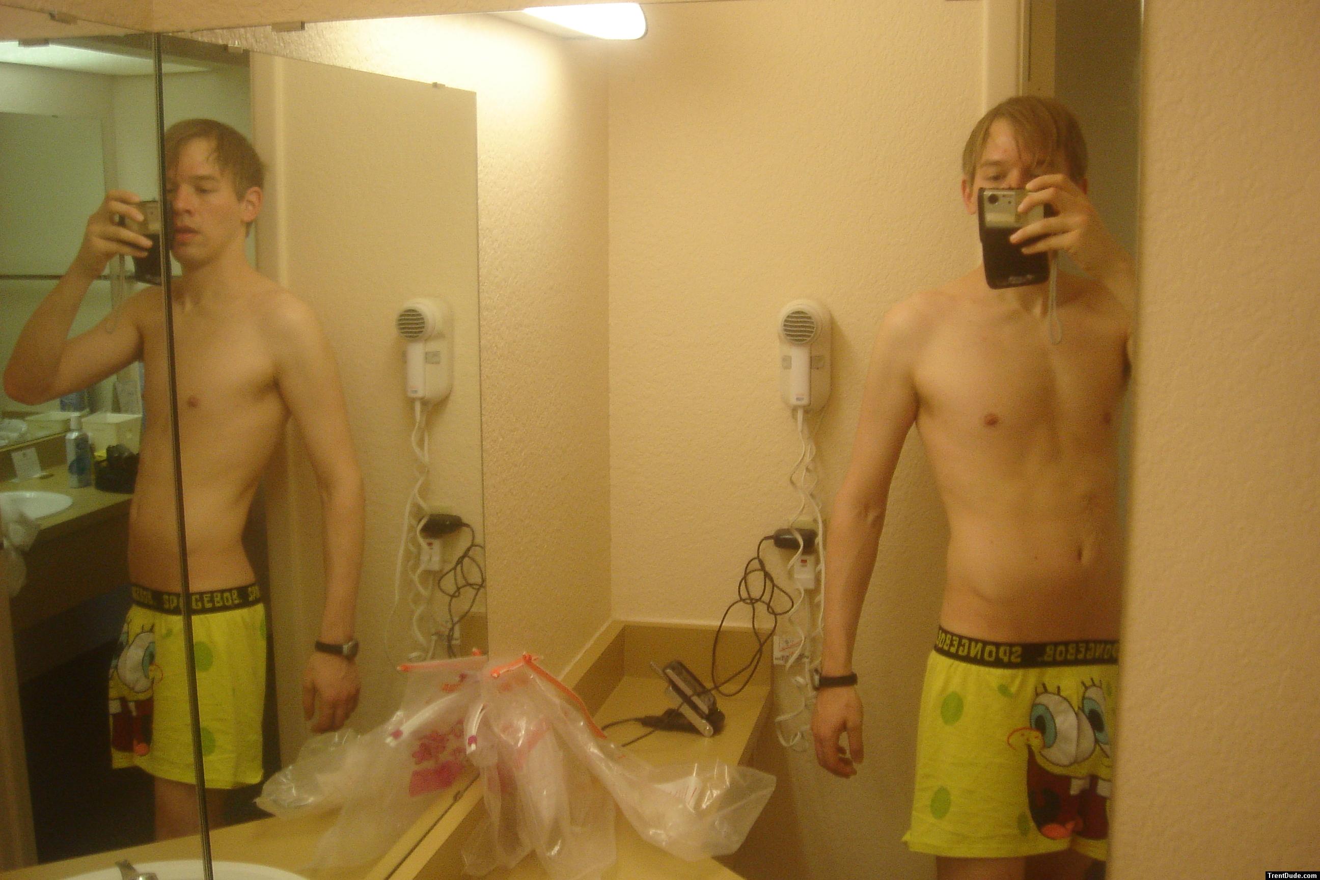 Spong bob boxers in two mirrors