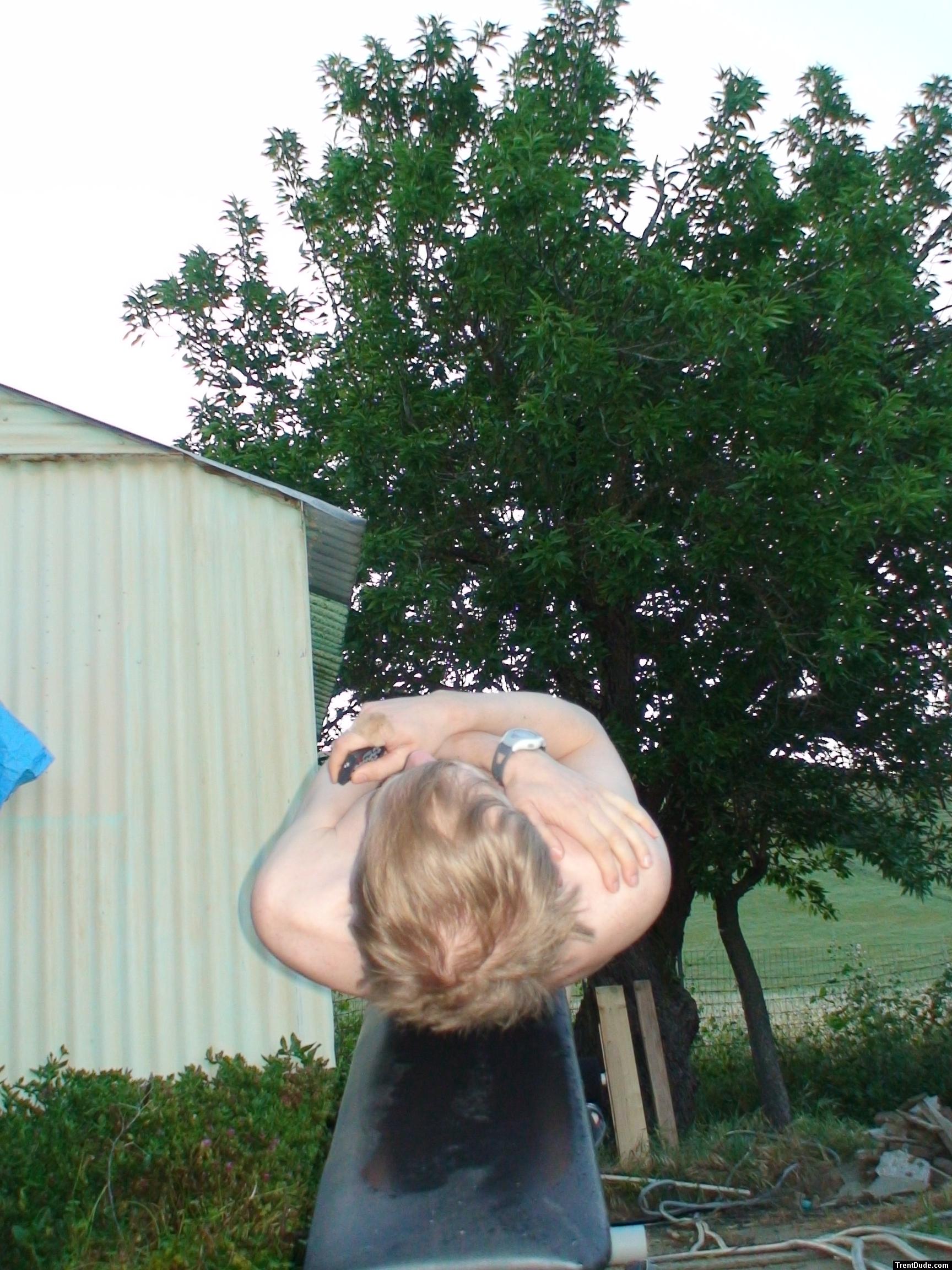 Sit-up on a chair (hair)