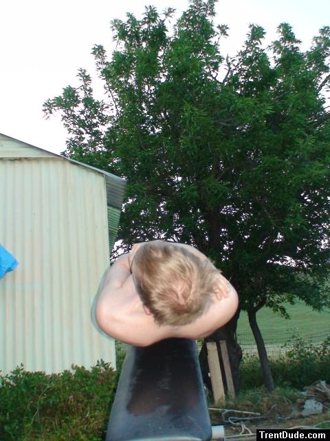 Sit-up on a chair (hair)