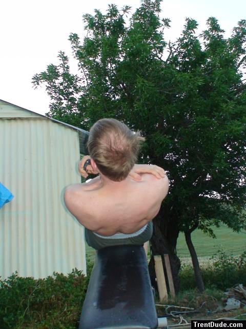 Sit-up on a chair (hair)